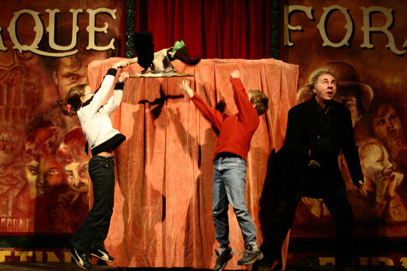 2004 - L'illustre Famille Burattini ©Jean-Michel Peyral