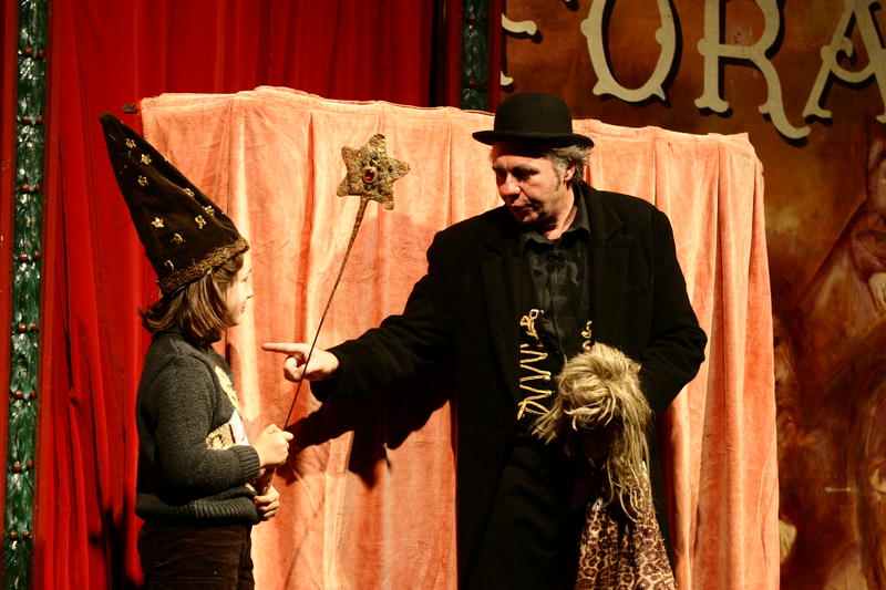 2004 - L'illustre Famille Burattini ©Jean-Michel Peyral