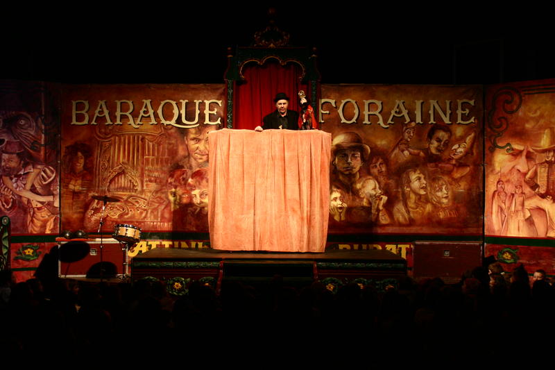 2004 - L'illustre Famille Burattini ©Jean-Michel Peyral