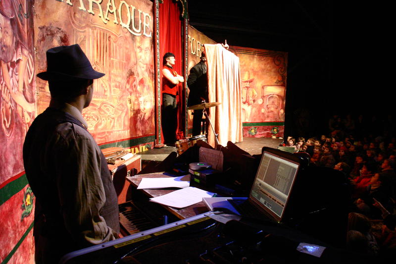 2004 - L'illustre Famille Burattini ©Jean-Michel Peyral