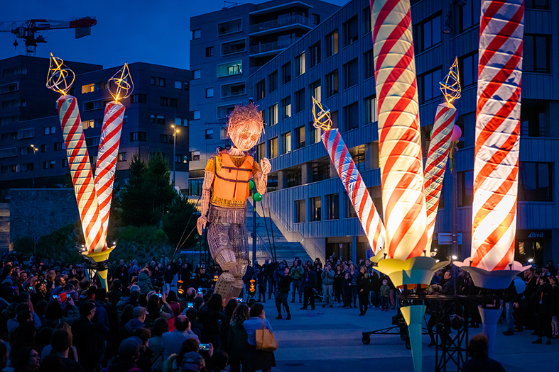 L'Homme debout Mo et le ruban rougeMathieu Le Gall 01